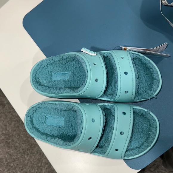 Crocs Fuzzy Slippers Teal color size W 7/ M 5 - Picture 3 of 6